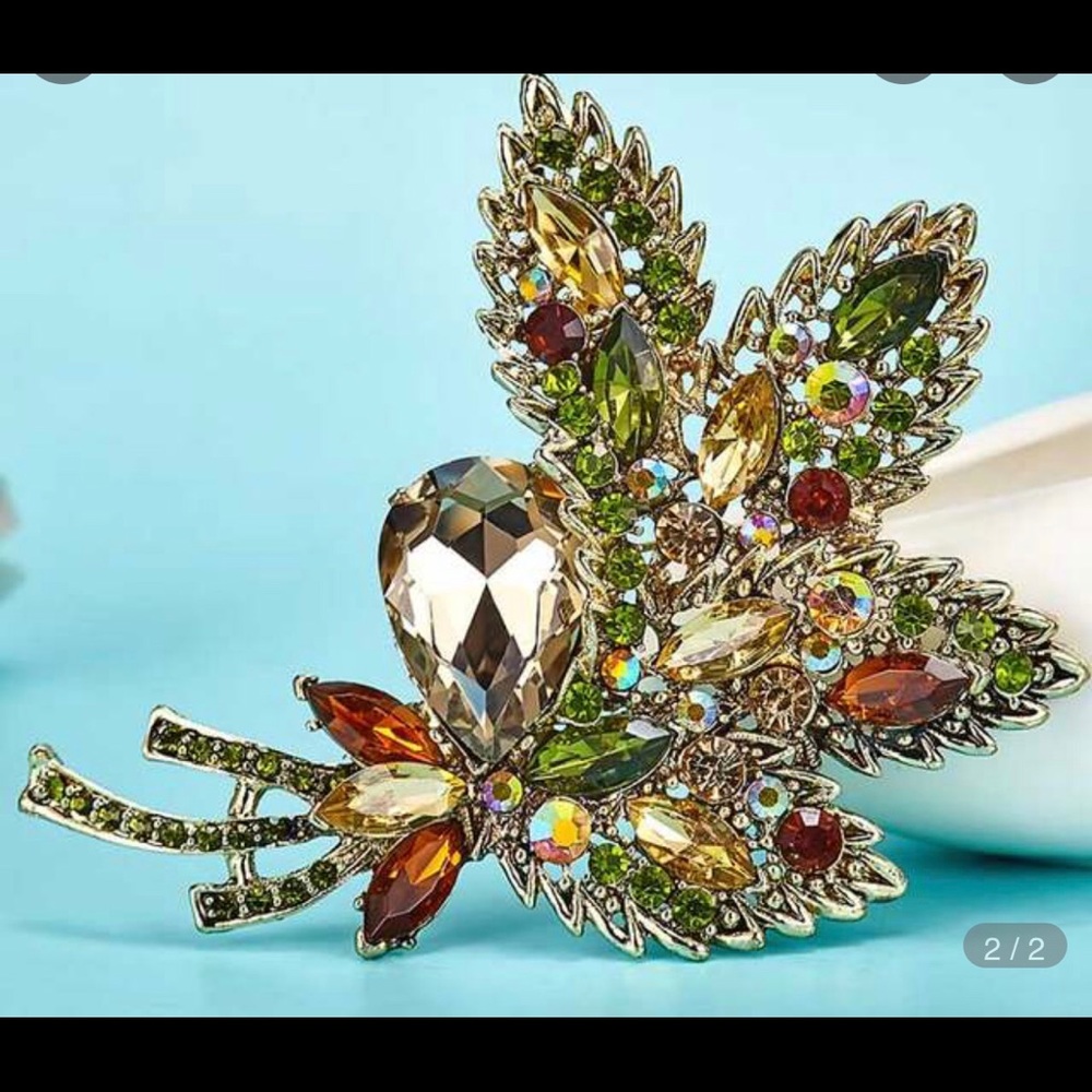 Crystal flower brooches